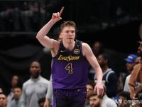 开云体育-新秀球员迎来突破性表现，正值关键时刻的简单介绍