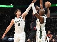 开云体育下载-猛龙客场击败雄鹿，取得1-0领先