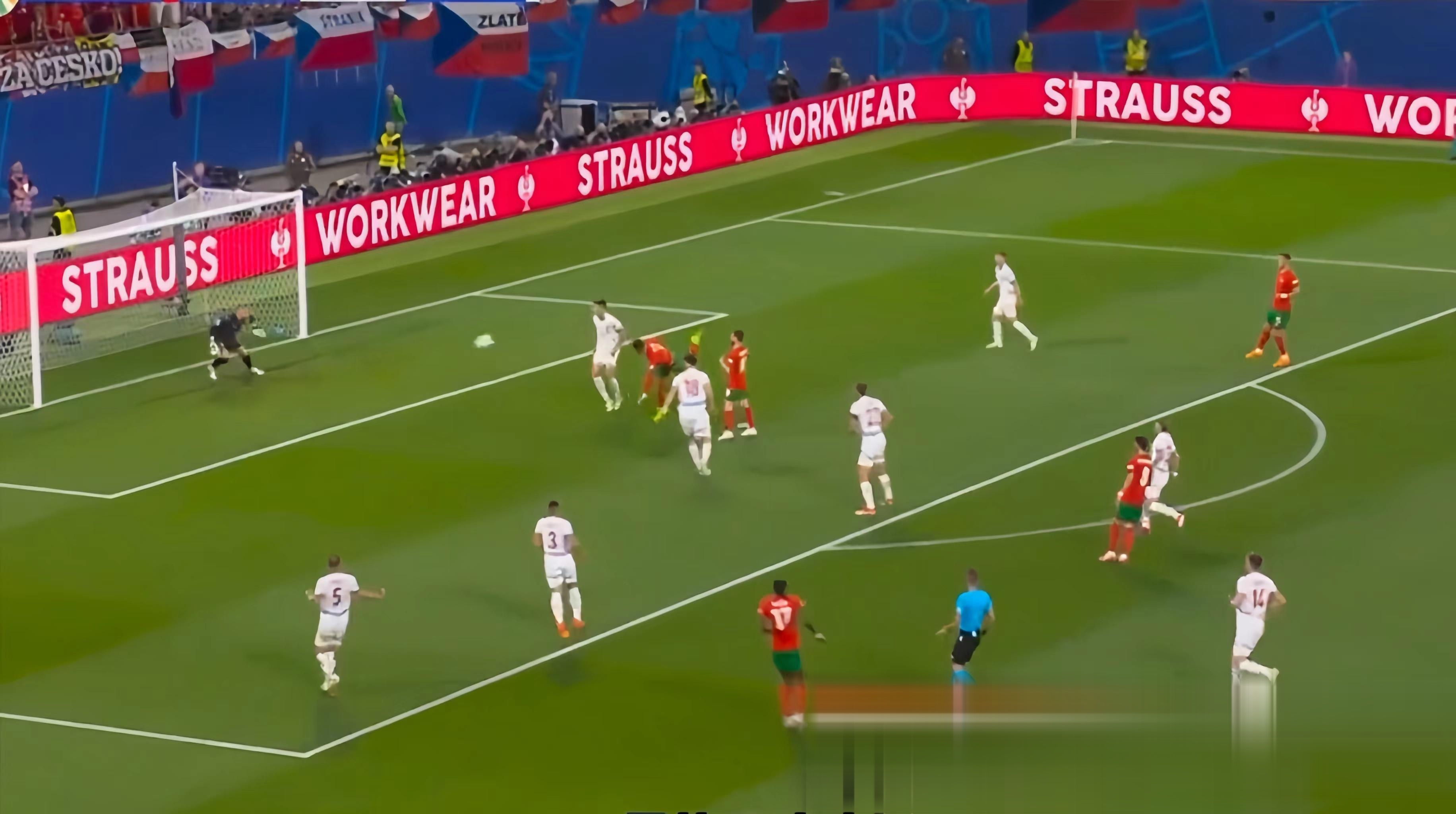 欧洲足球比赛揭幕战,球队决战在即!的简单介绍 欧洲足球比赛揭幕战,球队决战在即!的简单介绍