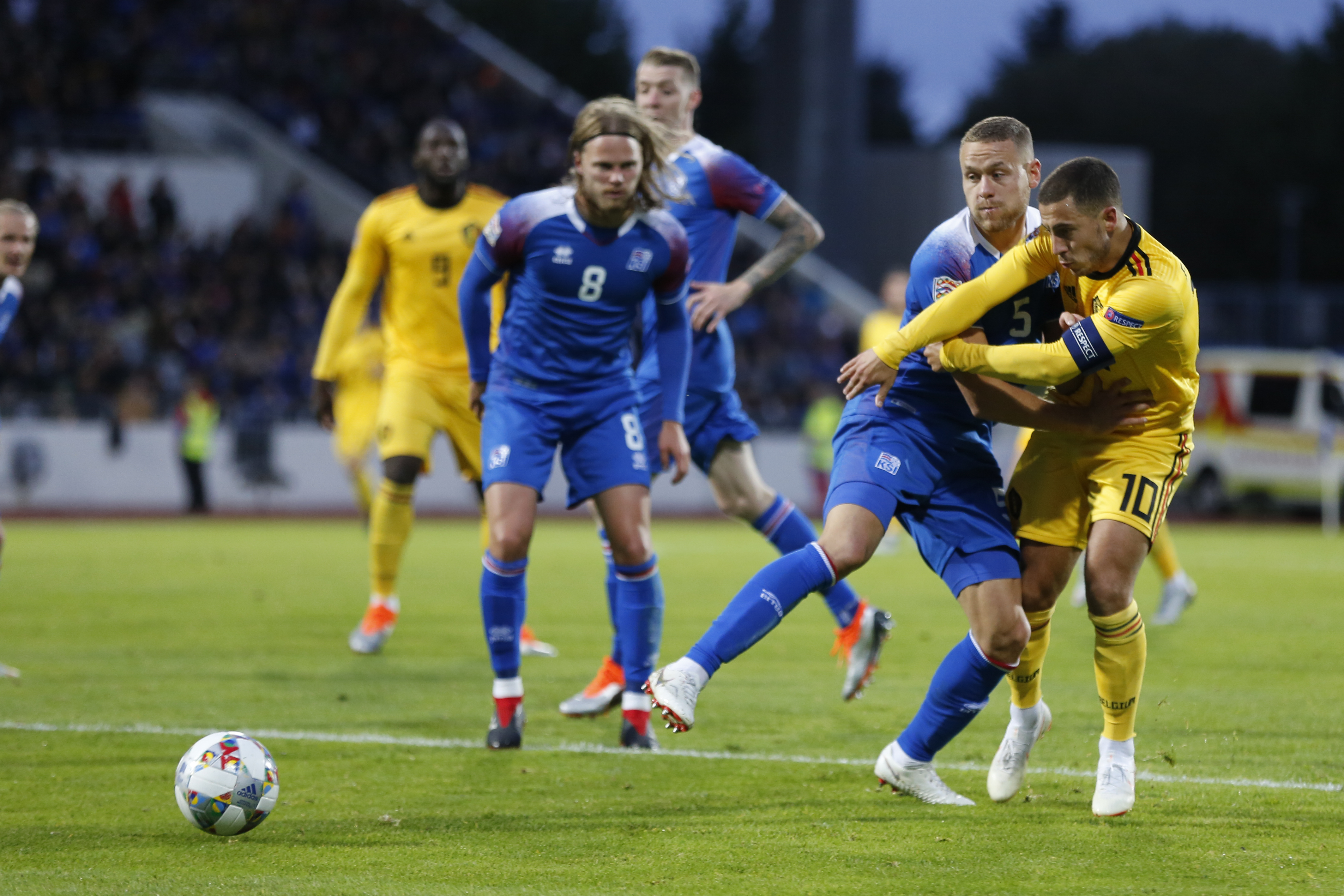 欧洲足球比赛揭幕战,球队决战在即!的简单介绍 欧洲足球比赛揭幕战,球队决战在即!的简单介绍