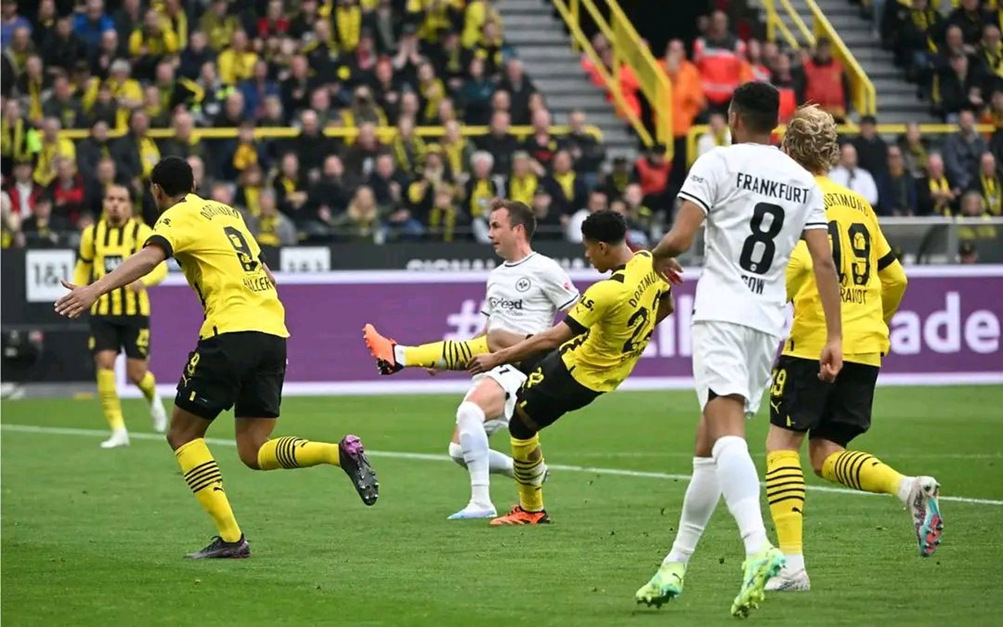 法兰克福逆袭,连胜轰动德甲赛场 法兰克福逆袭,连胜轰动德甲赛场