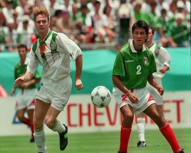 爱尔兰队在场上展现出色团队配合