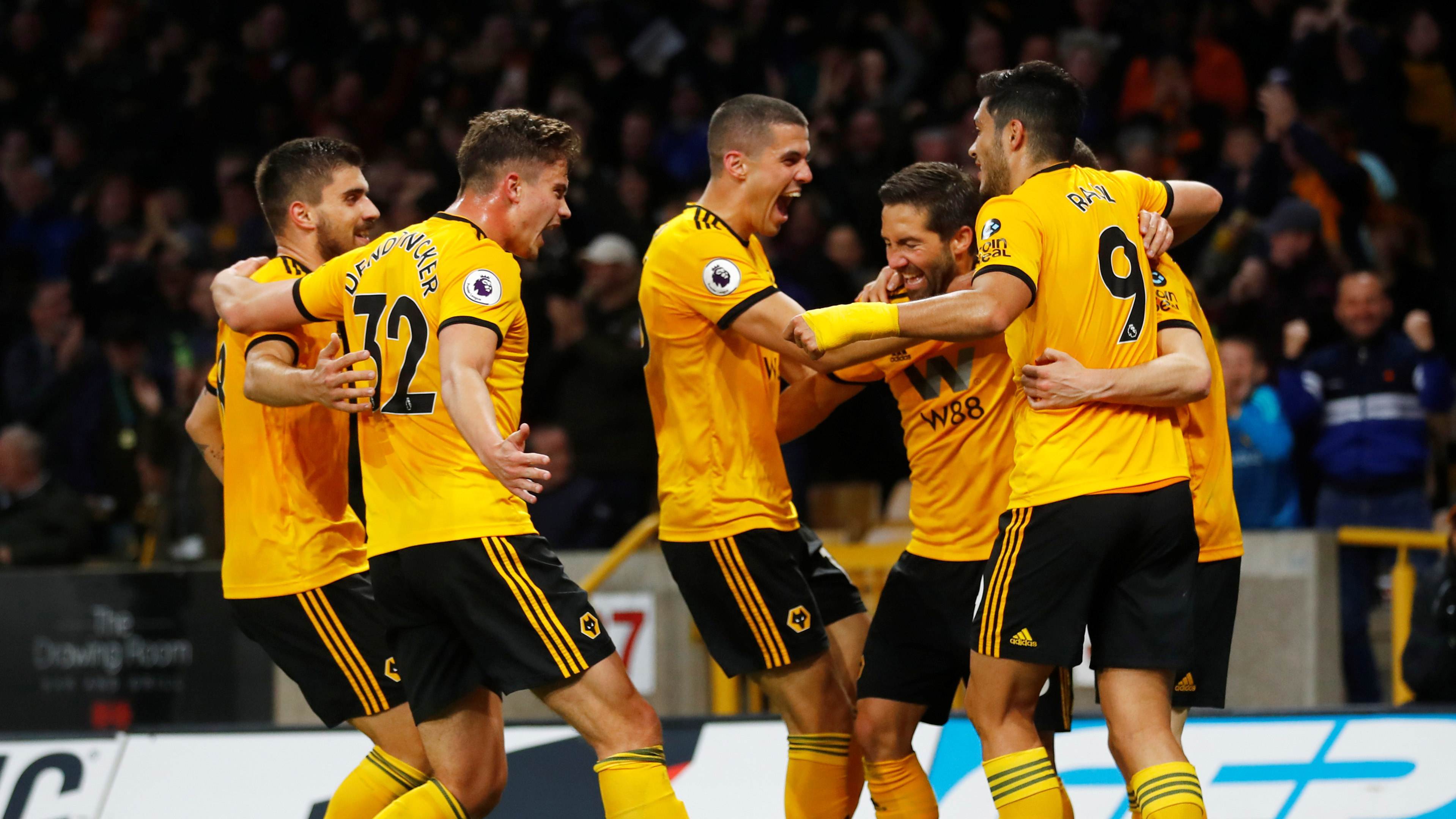 包含伯恩茅斯主场取胜，士气重现高潮的词条