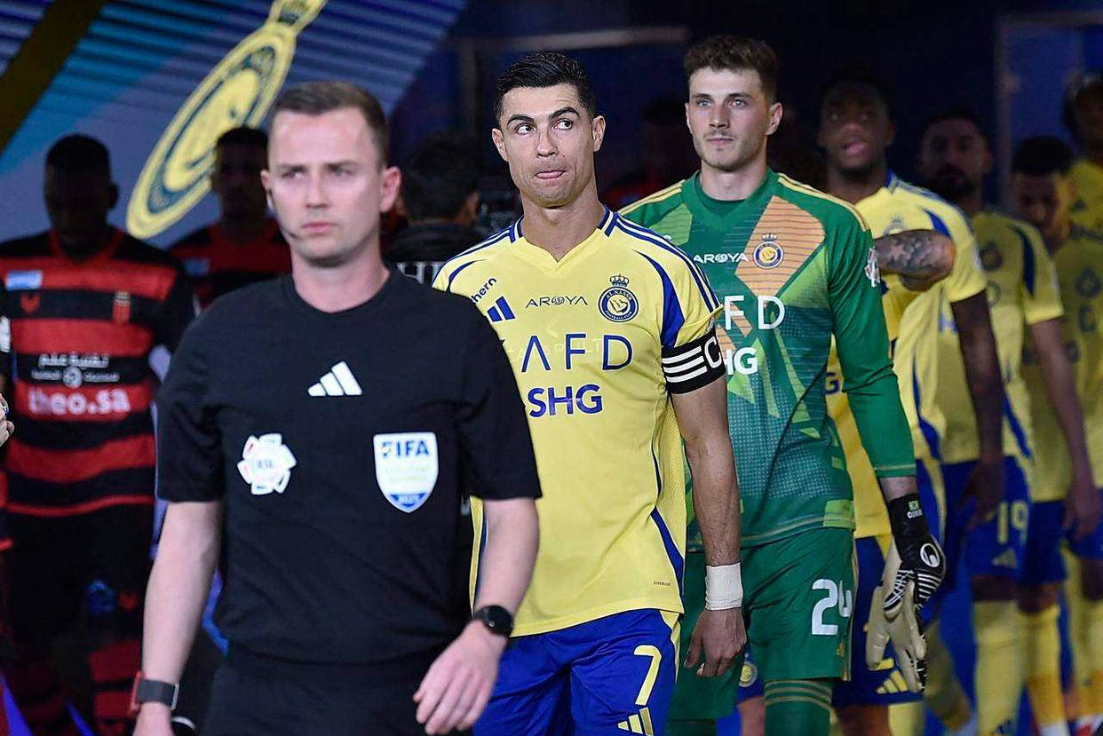 包含名帅率队争胜,披荆斩棘谋求亚洲足球金杯的词条 包含名帅率队争胜,披荆斩棘谋求亚洲足球金杯的词条