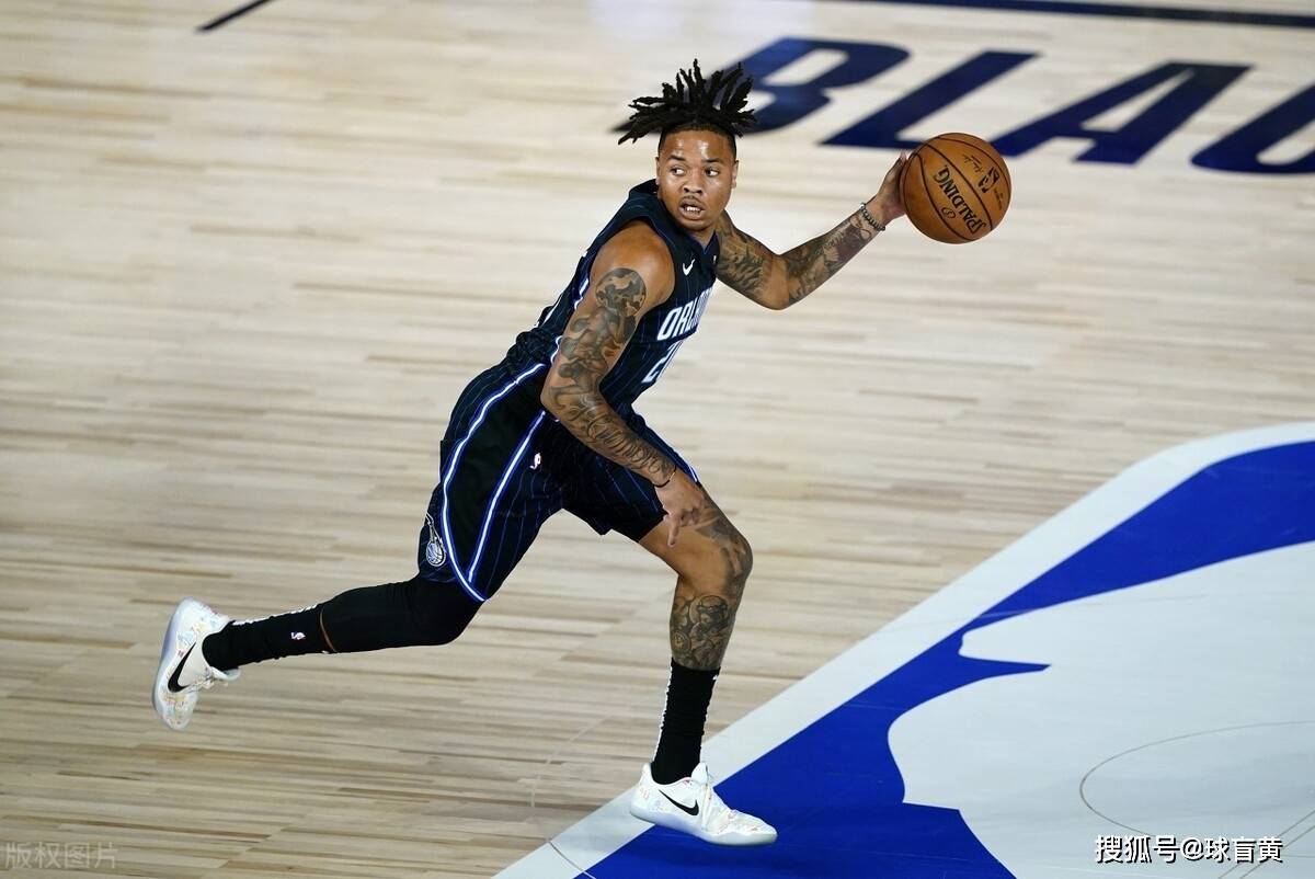 雄鹿B队翻盘魔术,加里纳利三分雨点燃全场 雄鹿B队翻盘魔术,加里纳利三分雨点燃全场