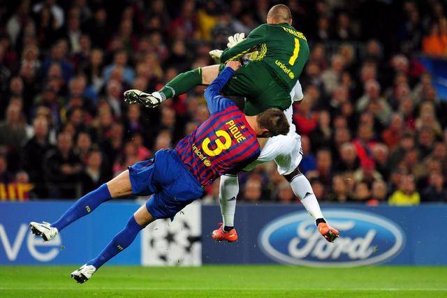 巴萨后防线不稳,连丢漏洞频现 巴萨后防线不稳,连丢漏洞频现