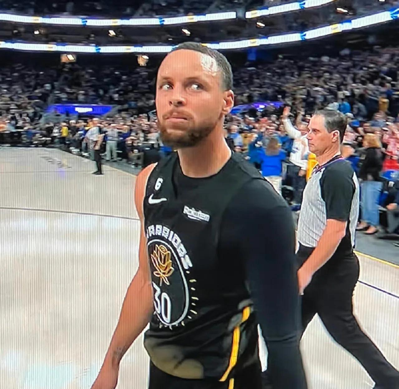 勇士逆转雄鹿,夺得关键胜利 勇士逆转雄鹿,夺得关键胜利