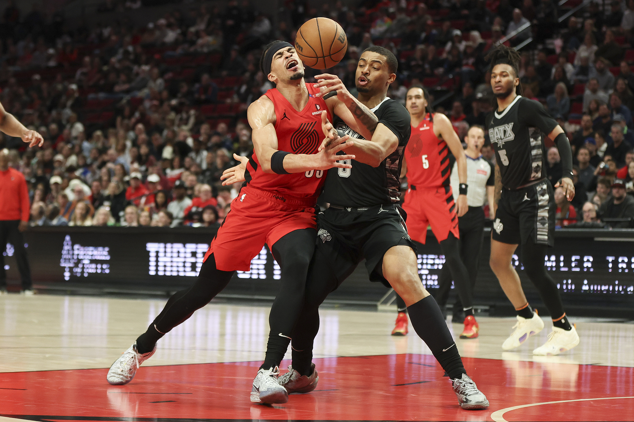 开拓者狂胜马刺展现实力 开拓者狂胜马刺展现实力