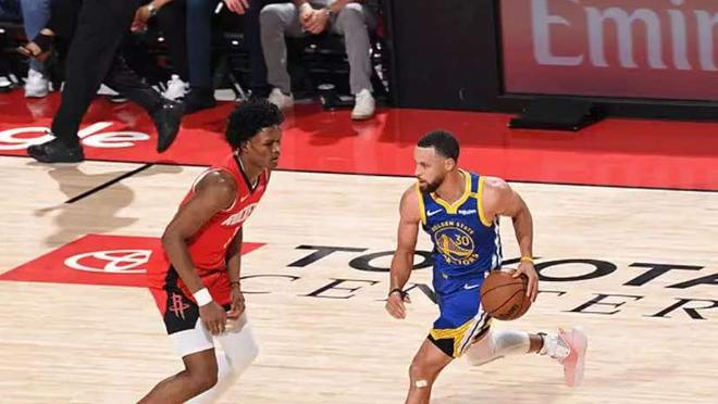 雷霆大胜勇士,场均120得分 雷霆大胜勇士,场均120得分