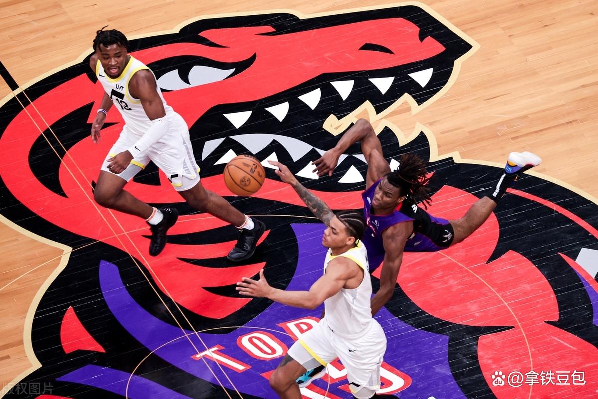 爵士大胜猛龙,占据比赛先机 爵士大胜猛龙,占据比赛先机
