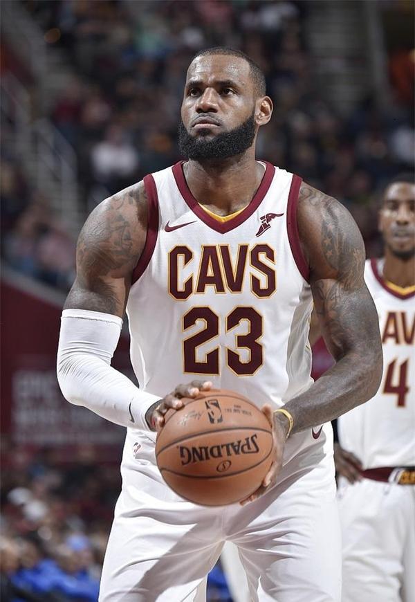 雄骑连胜灰狼,詹姆斯贡献全能表现 雄骑连胜灰狼,詹姆斯贡献全能表现