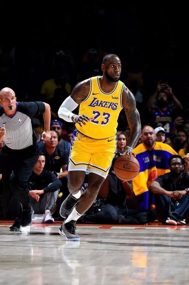 雄骑连胜灰狼,詹姆斯贡献全能表现 雄骑连胜灰狼,詹姆斯贡献全能表现