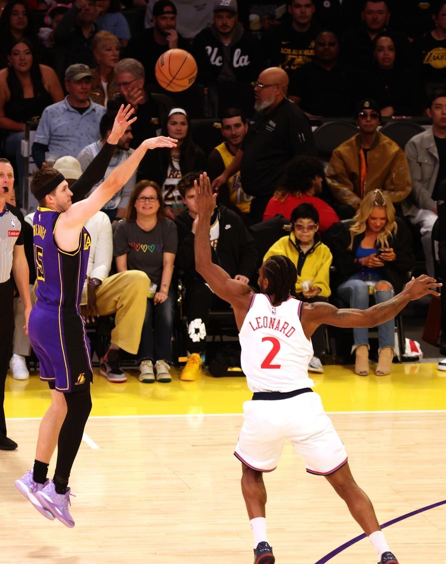 关于快船胜湖人,豪取两连胜的信息 关于快船胜湖人,豪取两连胜的信息