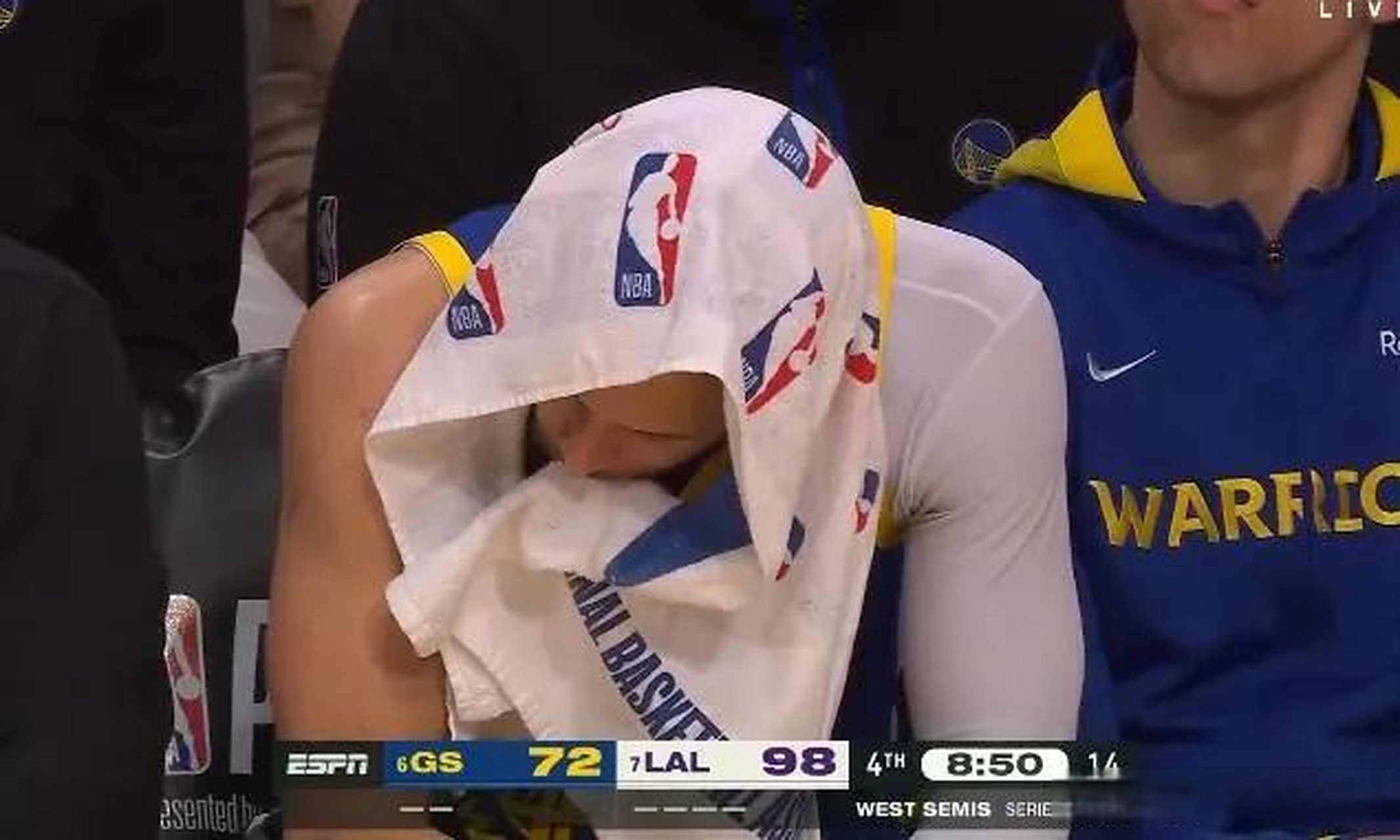 勇士客场惨败湖人,战绩降至西部第八 勇士客场惨败湖人,战绩降至西部第八