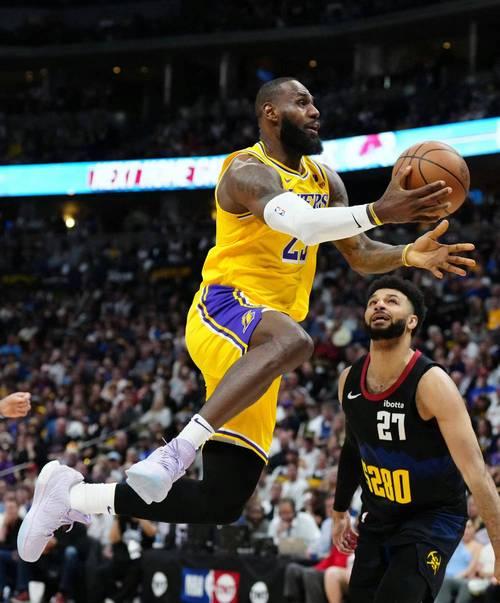 快船战胜湖人,取得四连胜 快船战胜湖人,取得四连胜