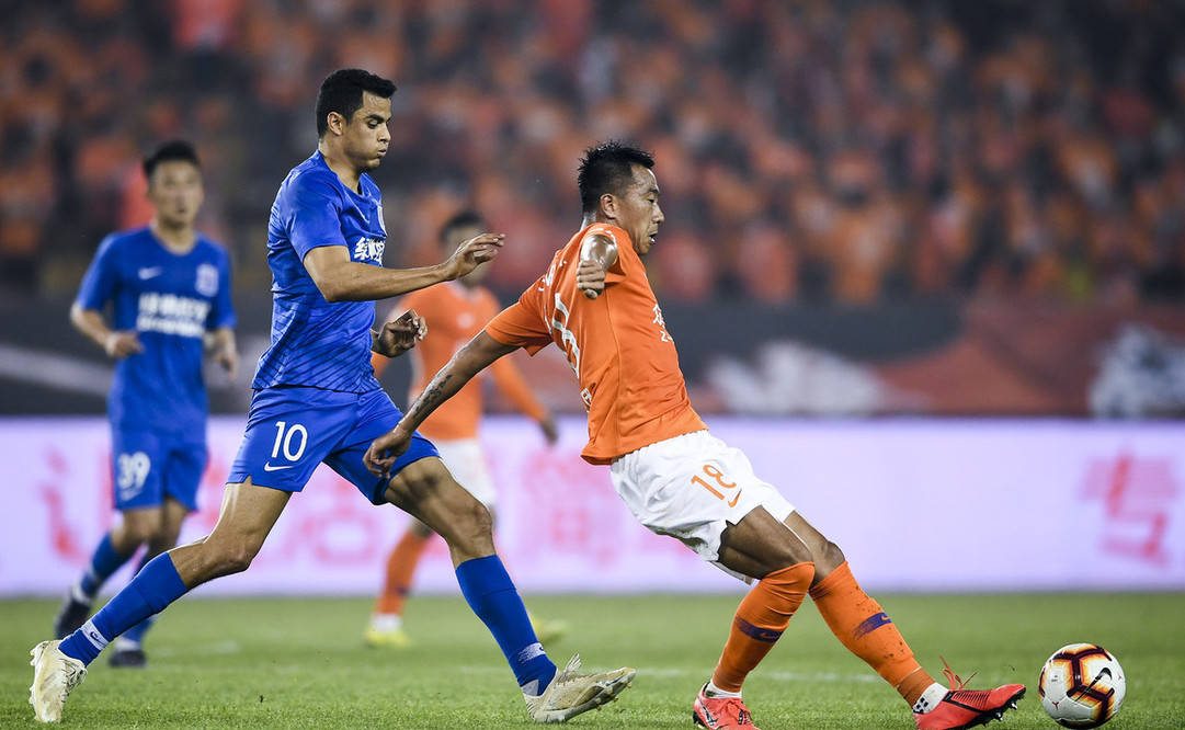 包含中国队鏖战韩国队，郑思维状态火热的词条